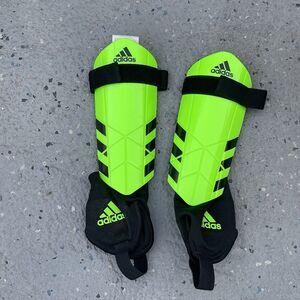 Junior Adidas Youth Shin Guards. Bright Neon Green Age 10-13 Sz Large.